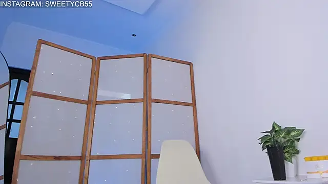 MissLinda online show from September 24, 2025, 4:13 pm