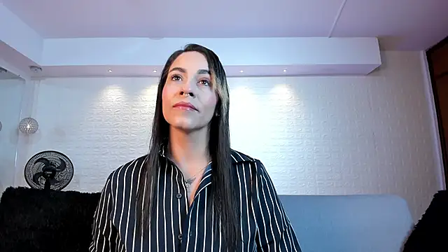 violet scott online show from November 19, 2025, 10:37 am