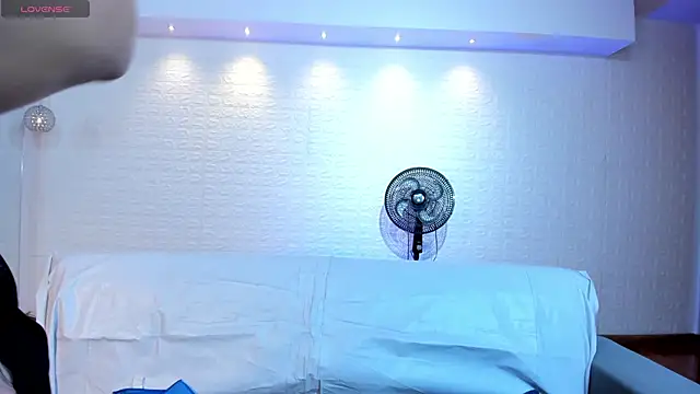 violet scott online show from September 25, 2025, 10:54 am