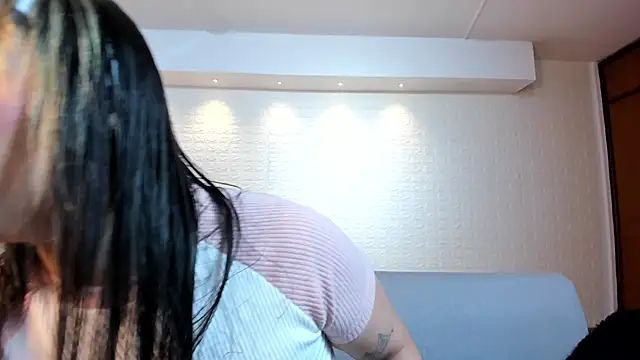 violet scott online show from November 22, 2025, 10:47 am