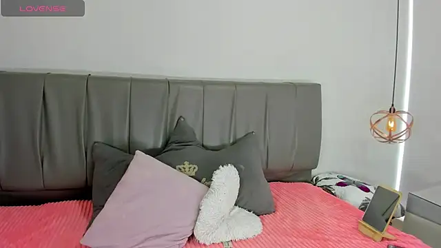 Cherllynn online show from October 25, 2025, 3:56 pm