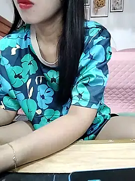 Snapshot of cream1299 chatting on October 19, 2025, 11:35 am cream1299 online show from October 19, 2025, 11:35 am