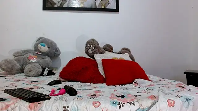 camilavagina24 online show from February 23, 2026, 1:44 pm