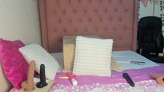 Snapshot of Wendy_smal_- chatting on March 3, 2025, 3:49 am Wendy smal - online show from March 3, 2025, 3:49 am