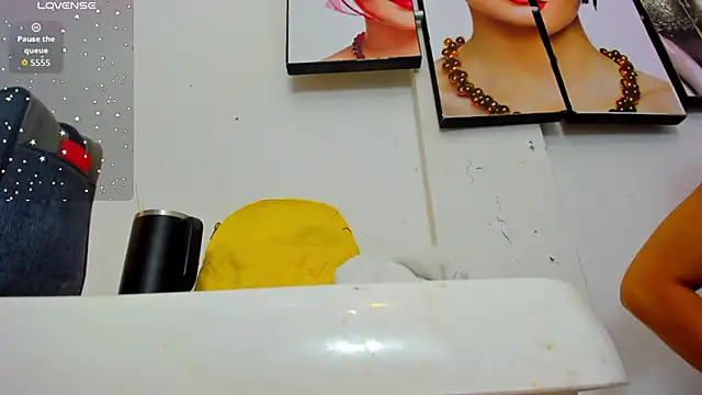 Snapshot of andeerr_ chatting on September 30, 2025, 7:31 pm andeerr  online show from September 30, 2025, 7:31 pm