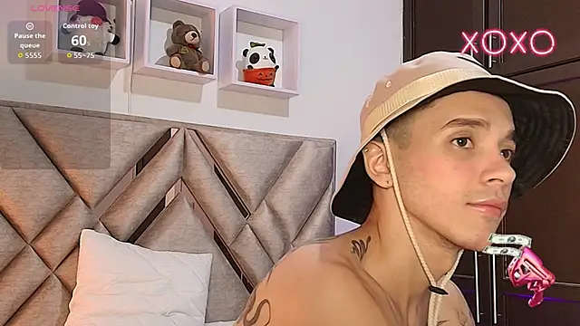 Snapshot of andeerr_ chatting on November 2, 2025, 8:25 pm andeerr  online show from November 2, 2025, 8:25 pm