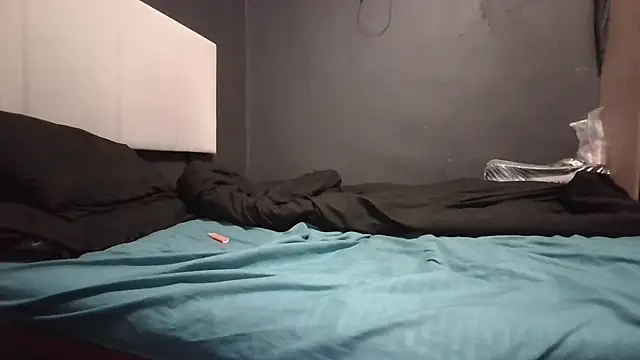 THEEBOSSTEE online show from November 12, 2025, 7:40 pm