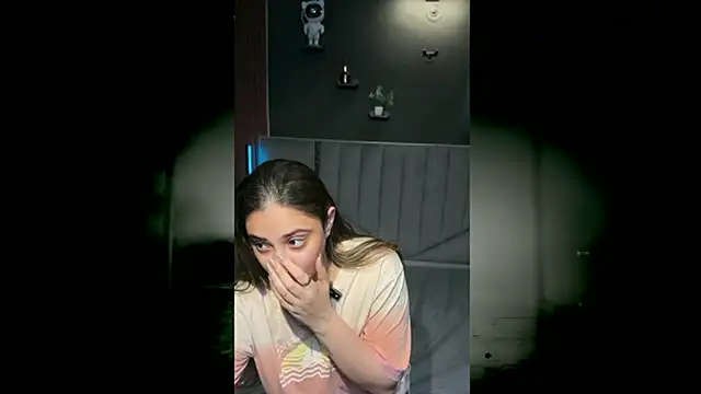 Snapshot of demieliss chatting on September 26, 2025, 4:03 pm demieliss online show from September 26, 2025, 4:03 pm