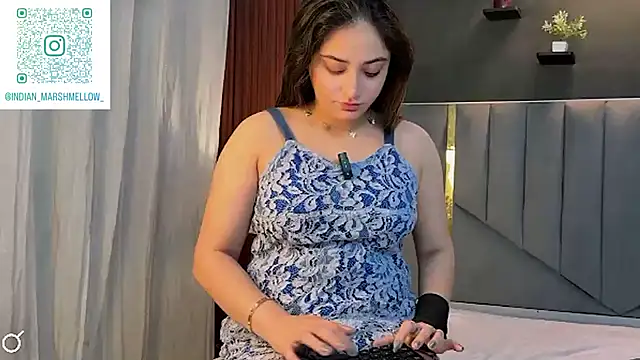 Snapshot of demieliss chatting on November 7, 2025, 6:23 pm demieliss online show from November 7, 2025, 6:23 pm