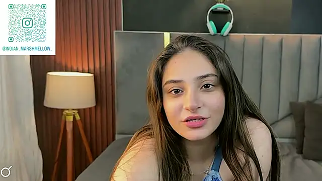 Snapshot of demieliss chatting on October 19, 2025, 6:21 pm demieliss online show from October 19, 2025, 6:21 pm