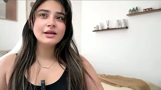 Snapshot of demieliss chatting on April 25, 2026, 7:55 am demieliss online show from April 25, 2026, 7:55 am