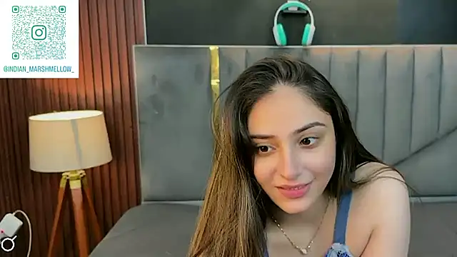 Snapshot of demieliss chatting on October 4, 2025, 5:36 pm demieliss online show from October 4, 2025, 5:36 pm