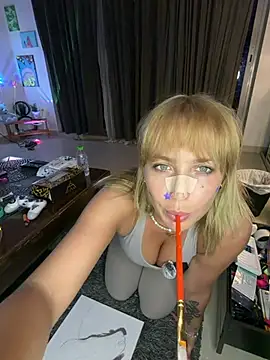 Snapshot of Evamaslow chatting on June 29, 2026, 6:07 pm Evamaslow online show from June 29, 2026, 6:07 pm
