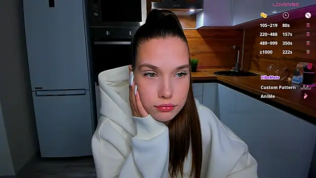  Eva Lee online show from December 13, 2024, 5:21 pm