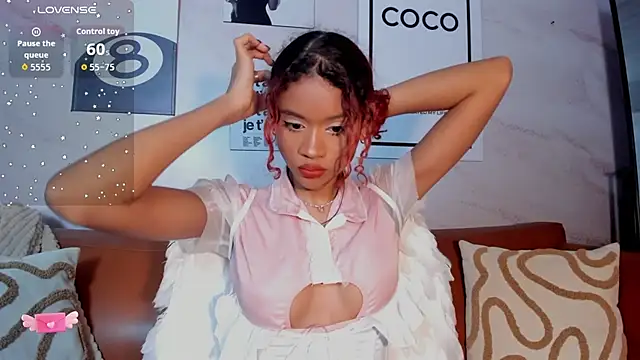 Snapshot of Aprillbrunette chatting on November 7, 2025, 2:38 am Aprillbrunette online show from November 7, 2025, 2:38 am