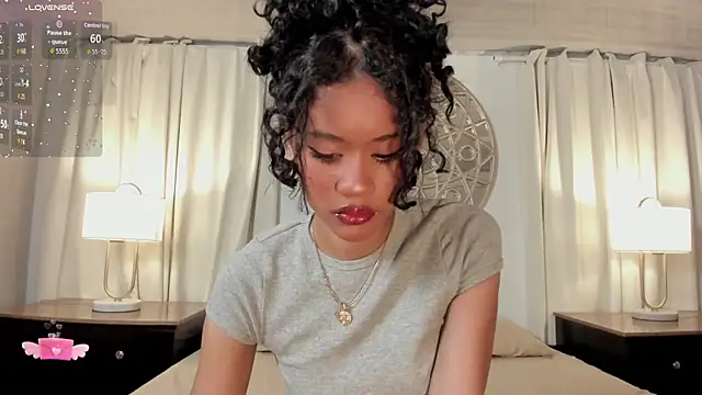 Snapshot of Aprillbrunette chatting on January 12, 2026, 2:18 am Aprillbrunette online show from January 12, 2026, 2:18 am