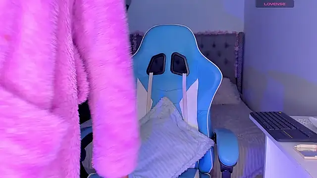 Snapshot of Violet_Rost chatting on November 6, 2025, 1:48 pm Violet Rost online show from November 6, 2025, 1:48 pm