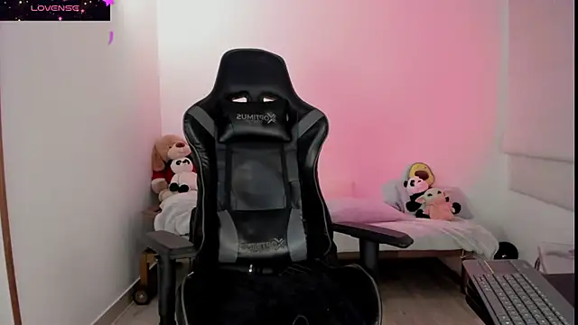 Snapshot of Biancastrongg chatting on October 30, 2025, 2:54 am Biancastrongg online show from October 30, 2025, 2:54 am