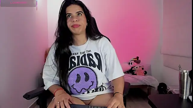 Snapshot of Biancastrongg chatting on October 31, 2025, 2:41 am Biancastrongg online show from October 31, 2025, 2:41 am