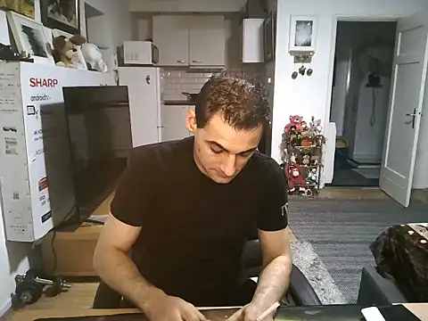 Snapshot of mihaimichael chatting on October 19, 2025, 12:13 am mihaimichael online show from October 19, 2025, 12:13 am