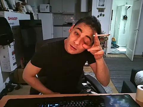 Snapshot of mihaimichael chatting on October 23, 2025, 1:32 pm mihaimichael online show from October 23, 2025, 1:32 pm