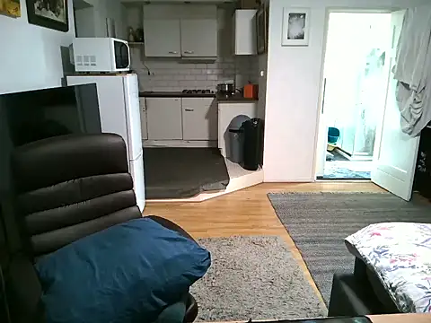 Snapshot of mihaimichael chatting on September 24, 2025, 1:39 pm mihaimichael online show from September 24, 2025, 1:39 pm