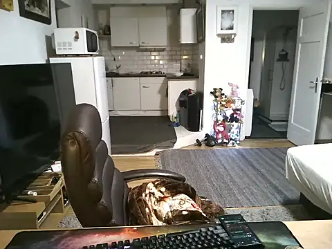 Snapshot of mihaimichael chatting on October 12, 2025, 5:47 pm mihaimichael online show from October 12, 2025, 5:47 pm