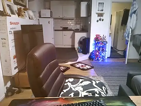 Snapshot of mihaimichael chatting on October 18, 2025, 12:01 am mihaimichael online show from October 18, 2025, 12:01 am