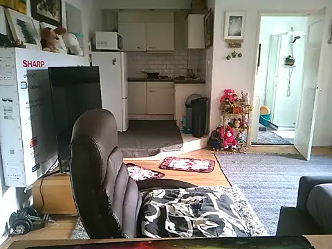 Snapshot of mihaimichael chatting on October 19, 2025, 12:41 pm mihaimichael online show from October 19, 2025, 12:41 pm