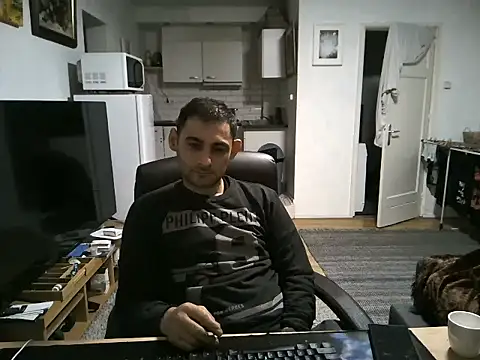 Snapshot of mihaimichael chatting on September 24, 2025, 1:35 am mihaimichael online show from September 24, 2025, 1:35 am