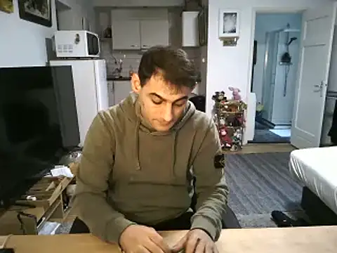 Snapshot of mihaimichael chatting on October 14, 2025, 6:58 am mihaimichael online show from October 14, 2025, 6:58 am