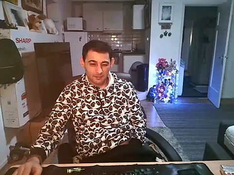 Snapshot of mihaimichael chatting on October 22, 2025, 12:21 am mihaimichael online show from October 22, 2025, 12:21 am