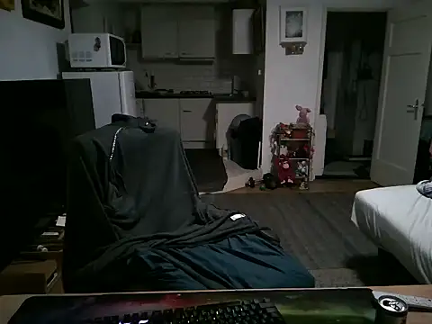 Snapshot of mihaimichael chatting on October 9, 2025, 5:19 am mihaimichael online show from October 9, 2025, 5:19 am