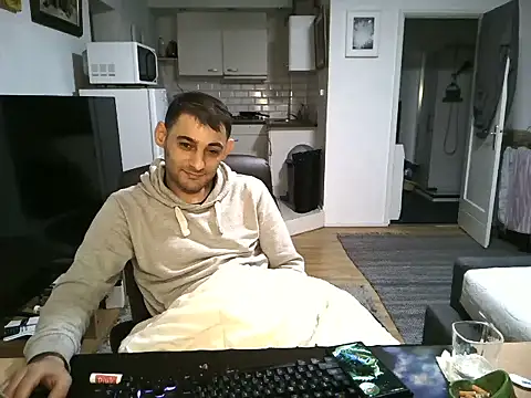 Snapshot of mihaimichael chatting on September 15, 2025, 1:39 am mihaimichael online show from September 15, 2025, 1:39 am