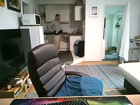 Snapshot of mihaimichael chatting on October 3, 2025, 9:11 am mihaimichael online show from October 3, 2025, 9:11 am