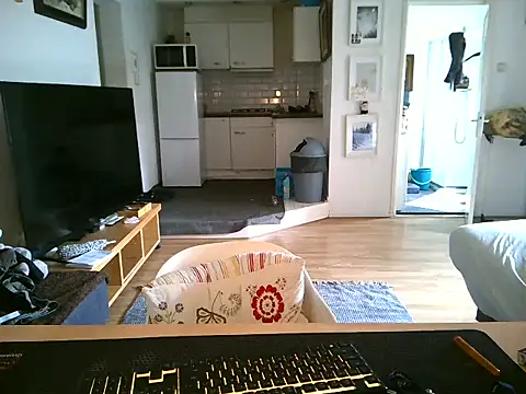 mihaimichael online show from April 12, 2026, 3:04 pm