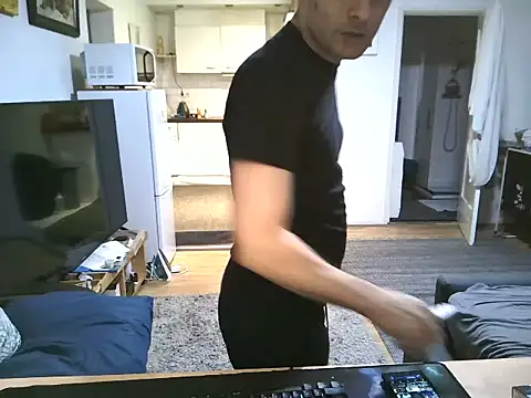 Snapshot of mihaimichael chatting on September 26, 2025, 9:54 pm mihaimichael online show from September 26, 2025, 9:54 pm