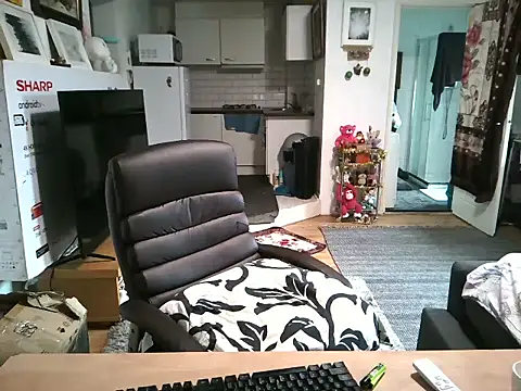 Snapshot of mihaimichael chatting on October 15, 2025, 7:16 am mihaimichael online show from October 15, 2025, 7:16 am