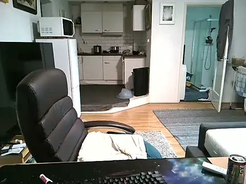 Snapshot of mihaimichael chatting on September 18, 2025, 5:05 pm mihaimichael online show from September 18, 2025, 5:05 pm