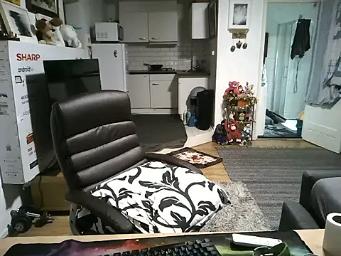 Snapshot of mihaimichael chatting on October 17, 2025, 11:56 am mihaimichael online show from October 17, 2025, 11:56 am