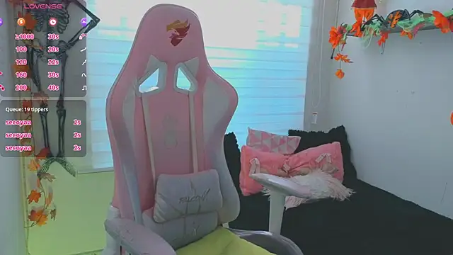 keyla roberts777 online show from October 25, 2025, 7:58 pm