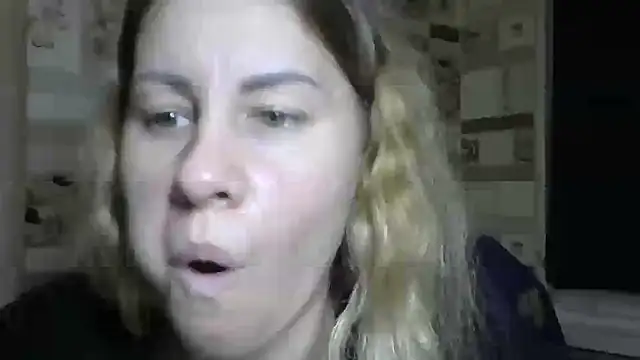 Snapshot of TherestlessKitty chatting on October 25, 2025, 10:21 pm TherestlessKitty online show from October 25, 2025, 10:21 pm