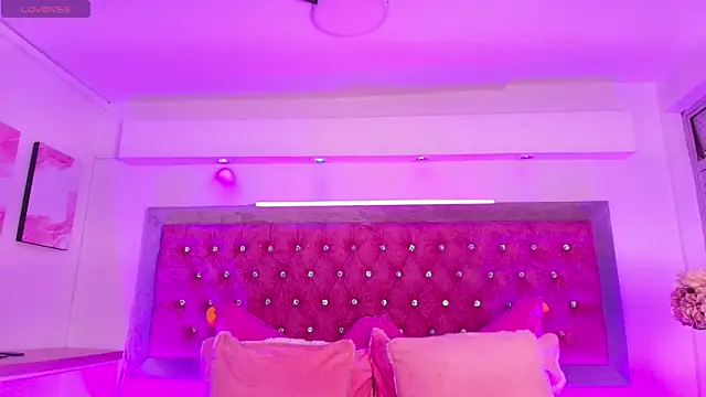 Tayzon Foxxx online show from December 15, 2025, 12:33 pm