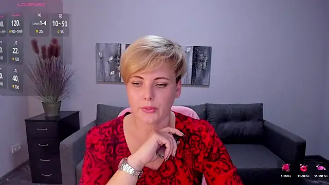 Julia Wilsone online show from January 12, 2025, 1:37 pm
