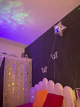 AlisonHoot69 online show from December 4, 2025, 12:53 am