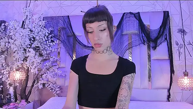 MadisonWood01 online show from November 25, 2025, 4:57 am