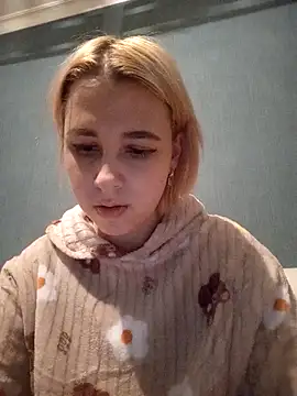 Snapshot of Gussie_Bridie chatting on February 17, 2025, 2:28 pm Gussie Bridie online show from February 17, 2025, 2:28 pm