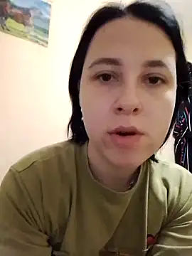 Snapshot of Gussie_Bridie chatting on October 13, 2025, 4:14 am Gussie Bridie online show from October 13, 2025, 4:14 am