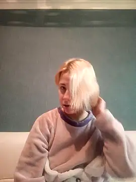 Snapshot of Gussie_Bridie chatting on February 20, 2025, 7:34 am Gussie Bridie online show from February 20, 2025, 7:34 am