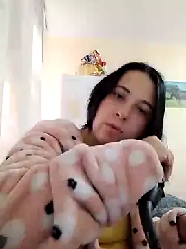 Snapshot of Gussie_Bridie chatting on October 9, 2025, 4:35 am Gussie Bridie online show from October 9, 2025, 4:35 am